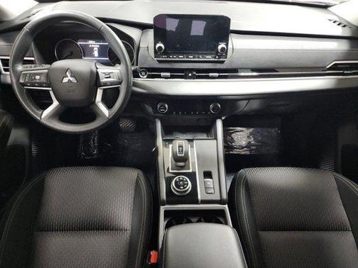 2022 Mitsubishi Outlander ES