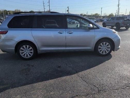2017 Toyota Sienna XLE