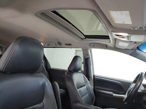 2015 Toyota Sienna SE