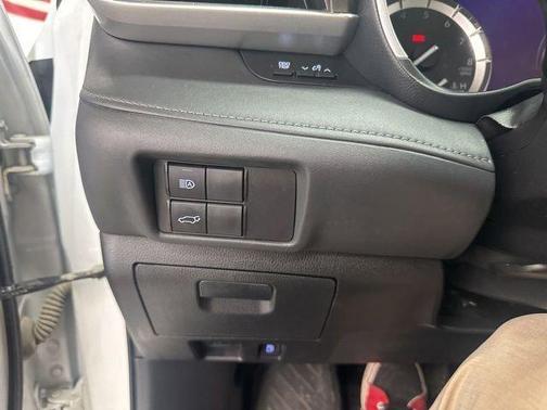 Wind Chill Pearl 2022 Toyota Highlander XLE