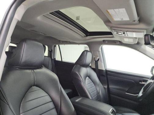 Wind Chill Pearl 2022 Toyota Highlander XLE