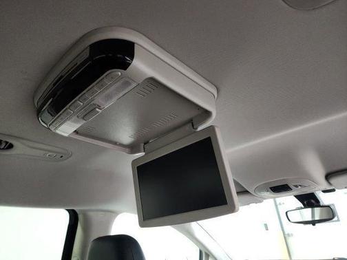 Brilliant Black Crystal Pearlcoat 2017 Chrysler Pacifica Touring-L