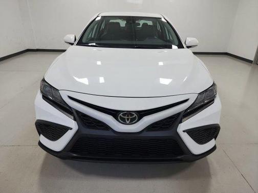 Ice 2024 Toyota Camry SE