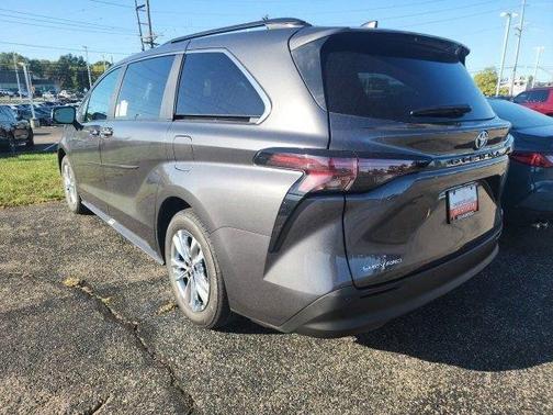 2025 Toyota Sienna XLE