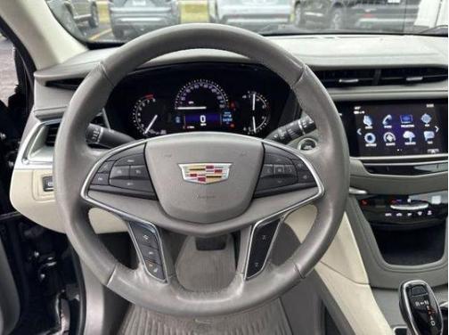 Stellar Black Metallic 2019 Cadillac XT5 Luxury