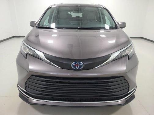 Predawn Gray Mica 2022 Toyota Sienna XLE