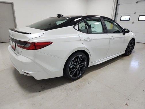 Wind Chill Pearl 2026 Toyota Camry XSE