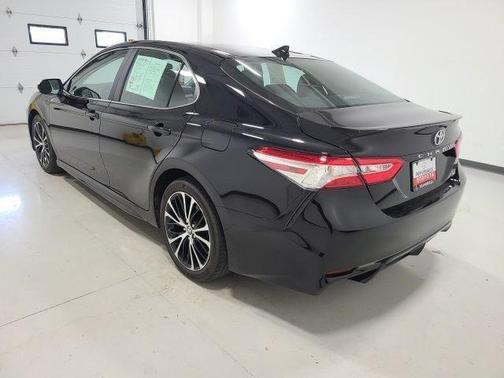 Midnight Black Metallic 2020 Toyota Camry SE