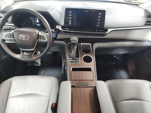 Celestial Silver Metallic 2023 Toyota Sienna XLE