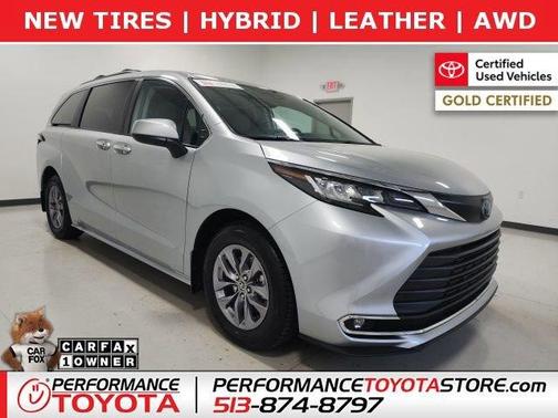 Celestial Silver Metallic 2023 Toyota Sienna XLE