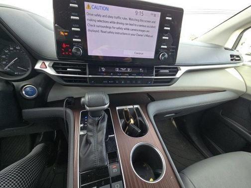 2023 Toyota Sienna XLE