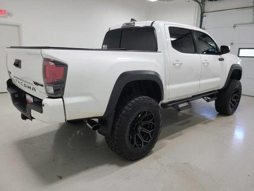 Super White 2018 Toyota Tacoma SR5