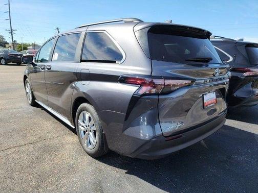 2025 Toyota Sienna XLE