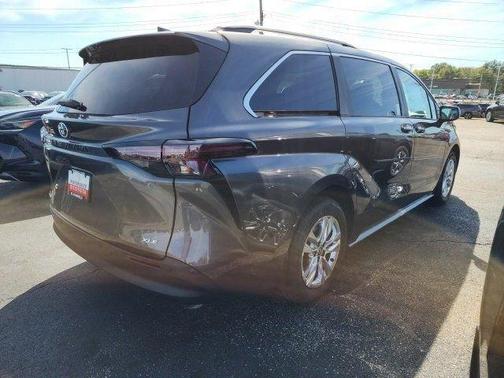 2025 Toyota Sienna XLE