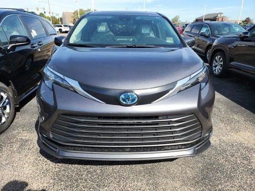2025 Toyota Sienna XLE