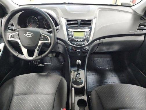 2013 Hyundai Accent SE