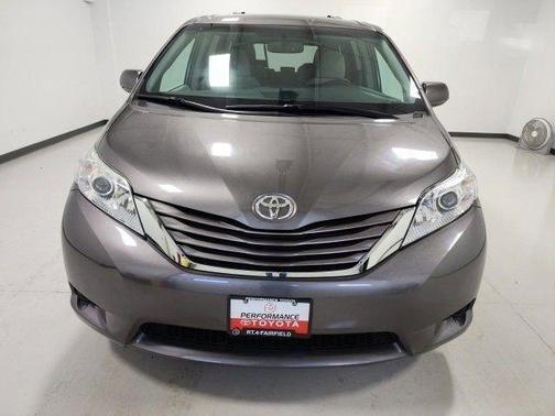 2017 Toyota Sienna LE