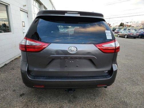 2017 Toyota Sienna LE