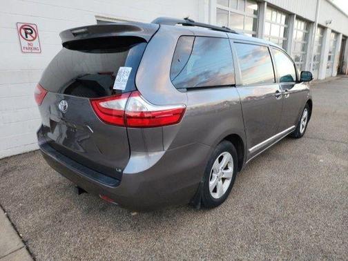 2017 Toyota Sienna LE