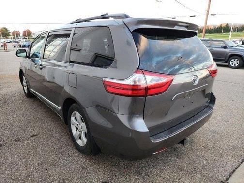 2017 Toyota Sienna LE