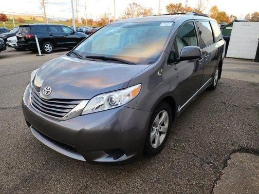 2017 Toyota Sienna LE