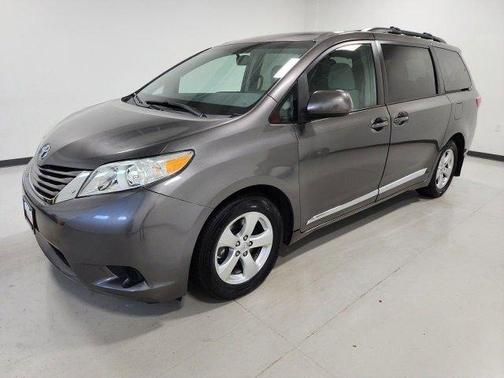 2017 Toyota Sienna LE