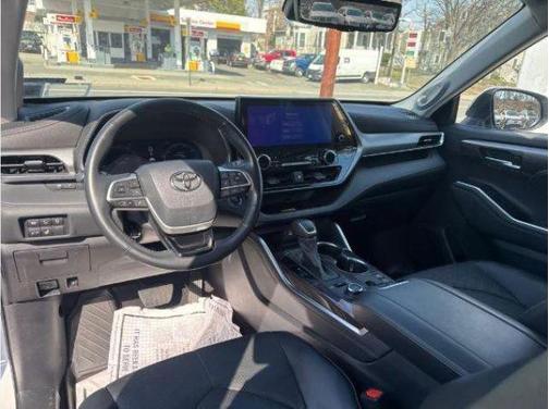 Wind Chill Pearl 2023 Toyota Highlander Platinum