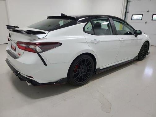 Wind Chill Pearl / Midnight Black Metallic 2022 Toyota Camry XSE V6