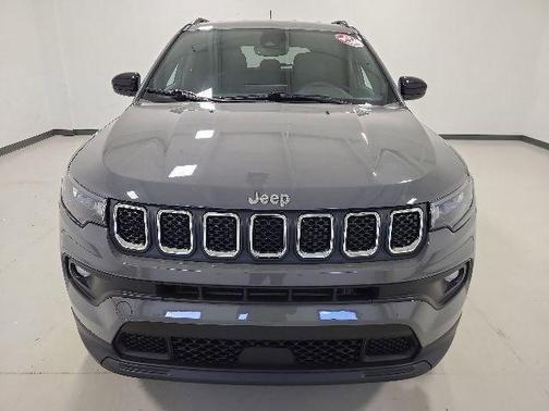 Sting Gray Clearcoat 2023 Jeep Compass Latitude Lux