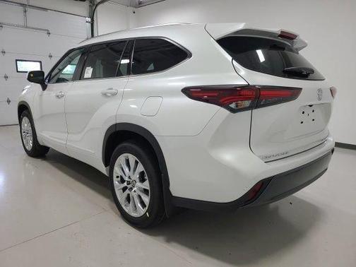Wind Chill Pearl 2026 Toyota Highlander Limited