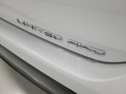 Wind Chill Pearl 2026 Toyota Highlander Limited