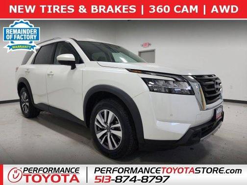 2023 Nissan Pathfinder SL