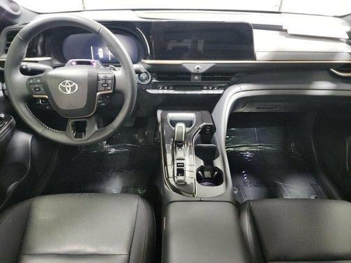 2025 Toyota Crown Signia LIMITED