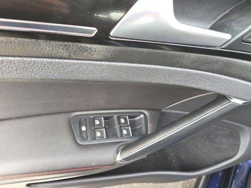 2016 Volkswagen Golf GTI 2.0T SE 4-Door
