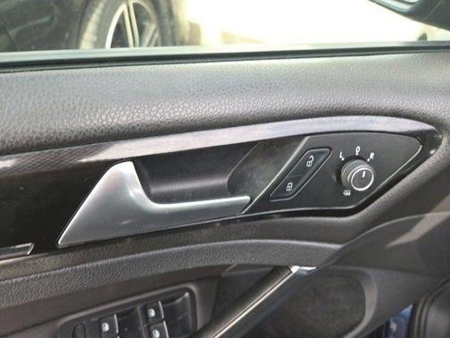 2016 Volkswagen Golf GTI 2.0T SE 4-Door