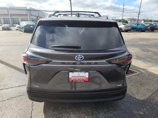 2025 Toyota Sienna XLE 8 Passenger