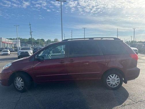 2010 Toyota Sienna LE