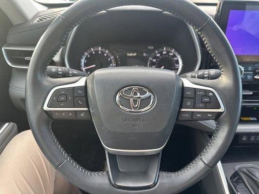 2025 Toyota Highlander XLE