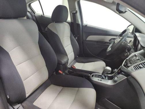 Rainforest Green Metallic 2014 Chevrolet Cruze LS