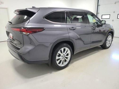 Magnetic Gray Metallic 2024 Toyota Highlander Limited