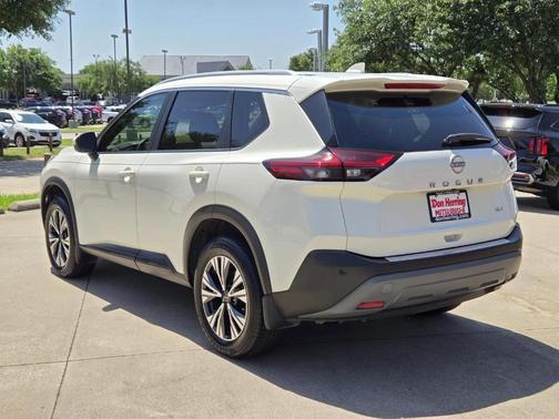 2022 Nissan Rogue SV