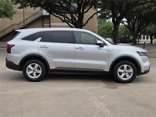 2022 Kia Sorento LX
