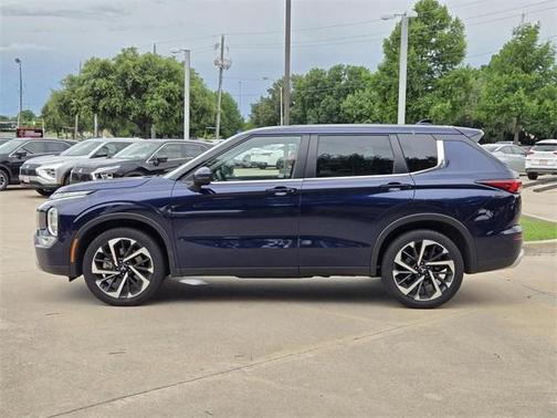 2023 Mitsubishi Outlander SE
