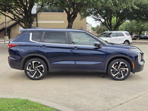 2023 Mitsubishi Outlander SE