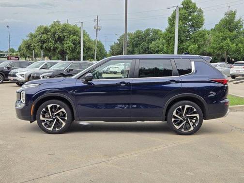 2023 Mitsubishi Outlander SE