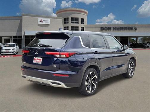 2023 Mitsubishi Outlander SE