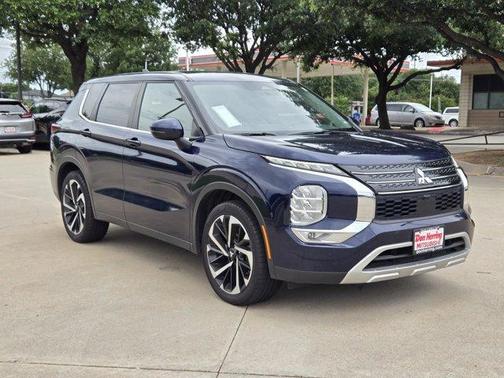 2023 Mitsubishi Outlander SE