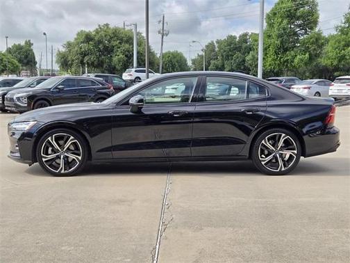 2024 Volvo S60 B5 Core Dark Theme