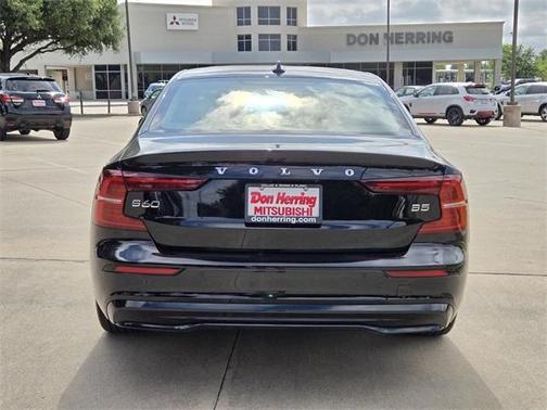 2024 Volvo S60 B5 Core Dark Theme
