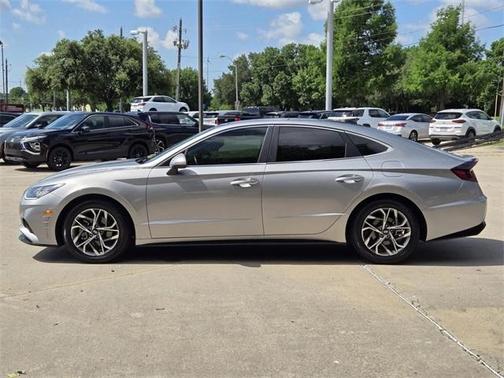 2022 Hyundai SONATA SEL